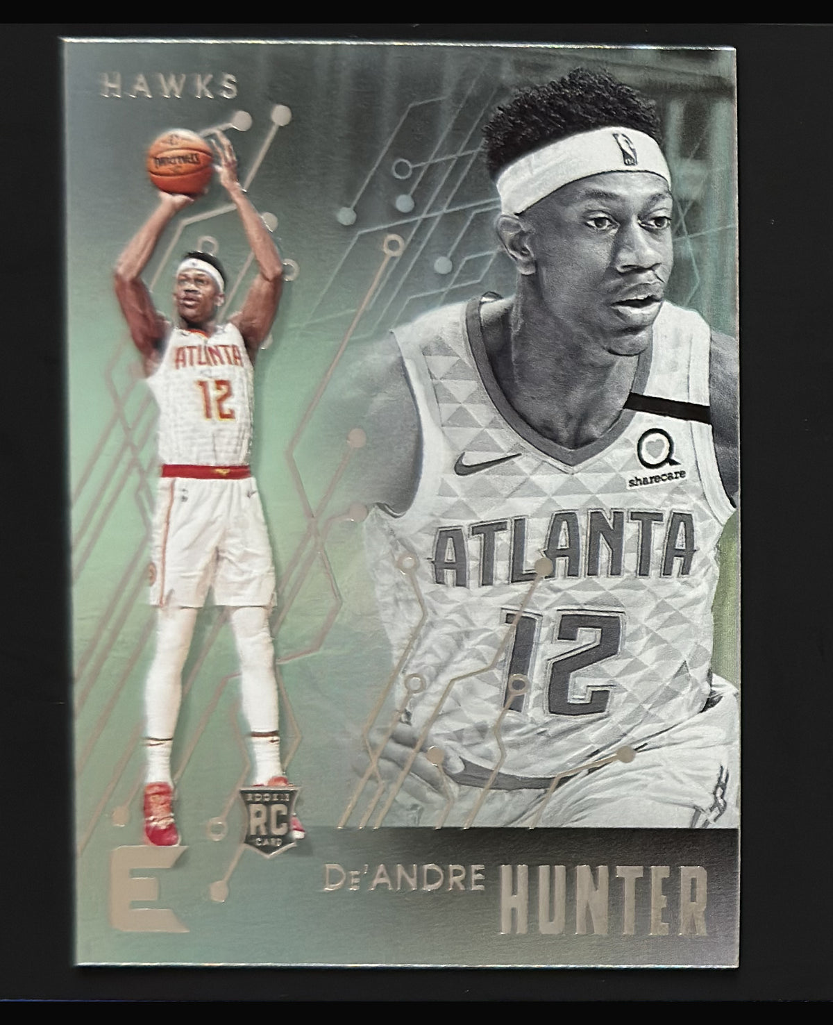 2019-20 Panini Chronicles Essentials De'Andre Hunter RC #217 - front