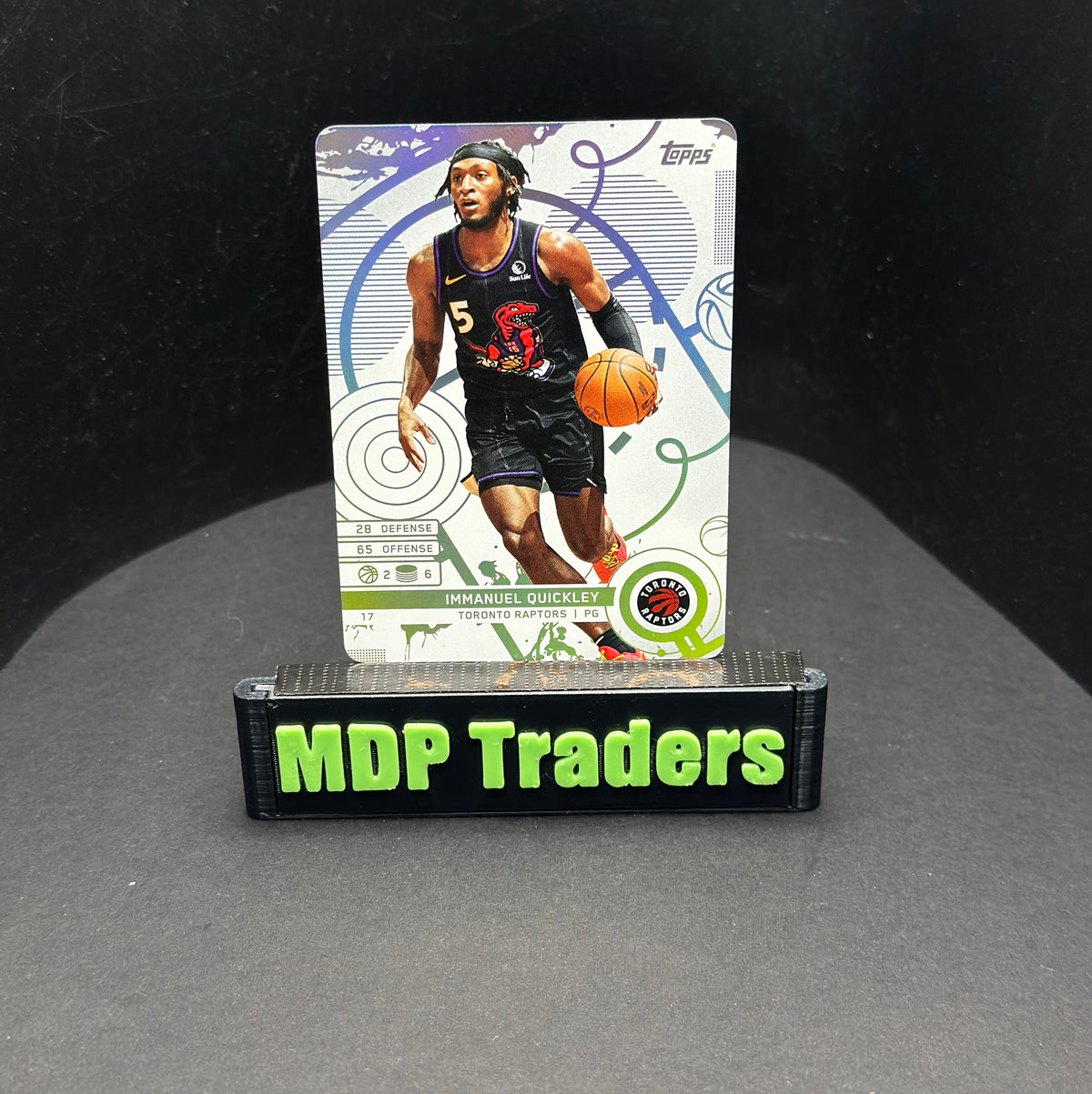 2025-26 Topps Match Attax Immanuel Quickley #17 White Base - front, stand view