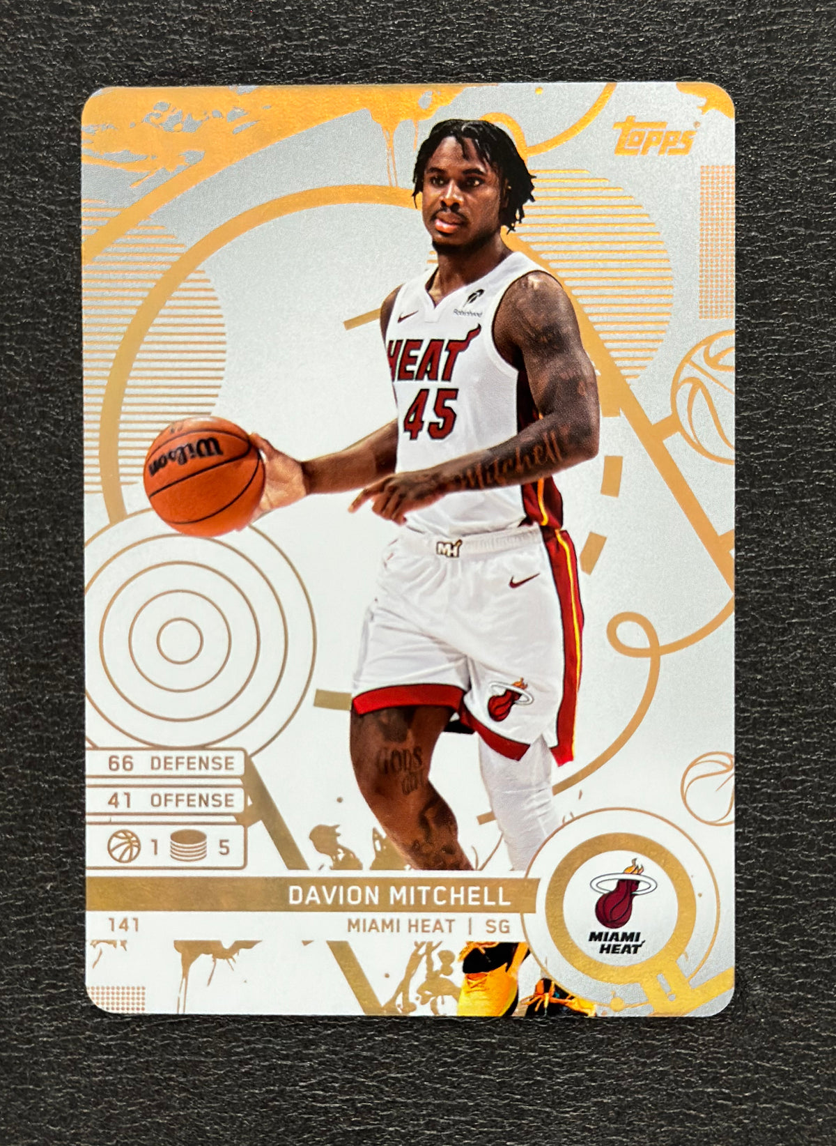 2025-26 Topps Match Attax Davion Mitchell #141 White Base — flat front