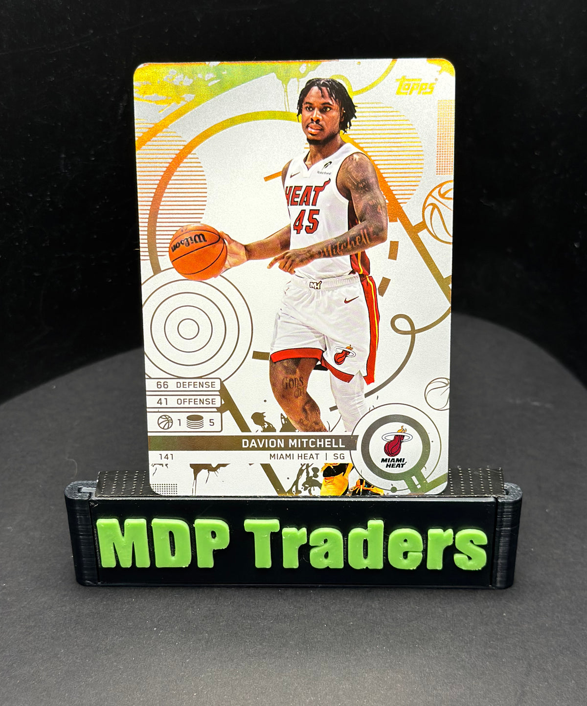 2025-26 Topps Match Attax Davion Mitchell #141 White Base — stand front