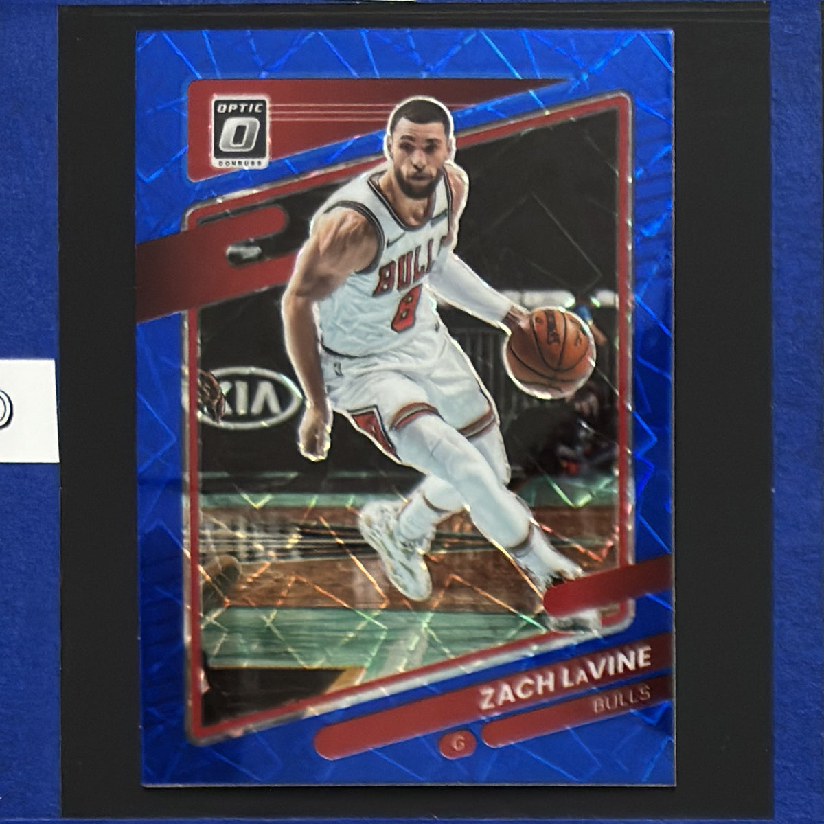 2021-22 Panini Donruss Optic Blue Velocity Zach LaVine #105 — front view