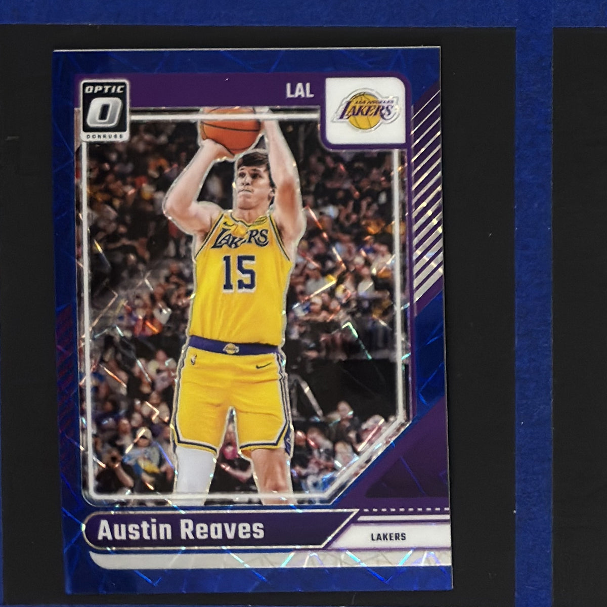2024-25 Panini Donruss Optic Blue Velocity Prizm Austin Reaves #140 — front view