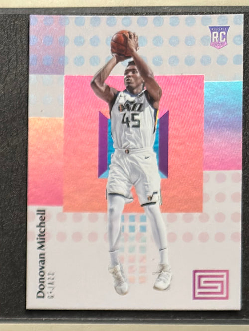 2017-18 Panini Status Donovan Mitchell RC #122 — front view